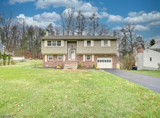 10 Hemlock Dr, Franklin Boro, NJ 07416