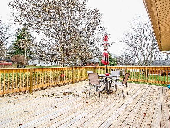 5th image of 1004 Leaway Dr
