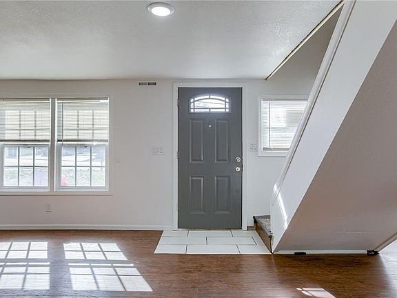 2nd image of 2212 Lathrop Ave