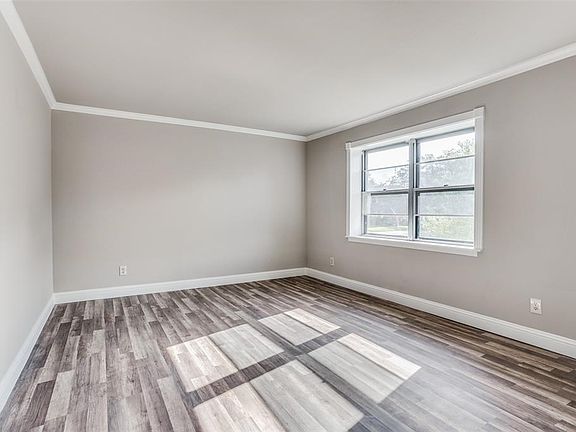 2nd image of 14434 Dennis Ln