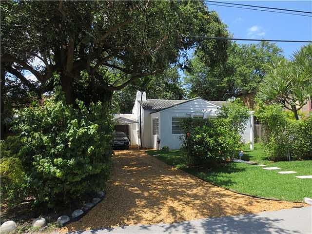 2nd image of 725 NE 83rd St