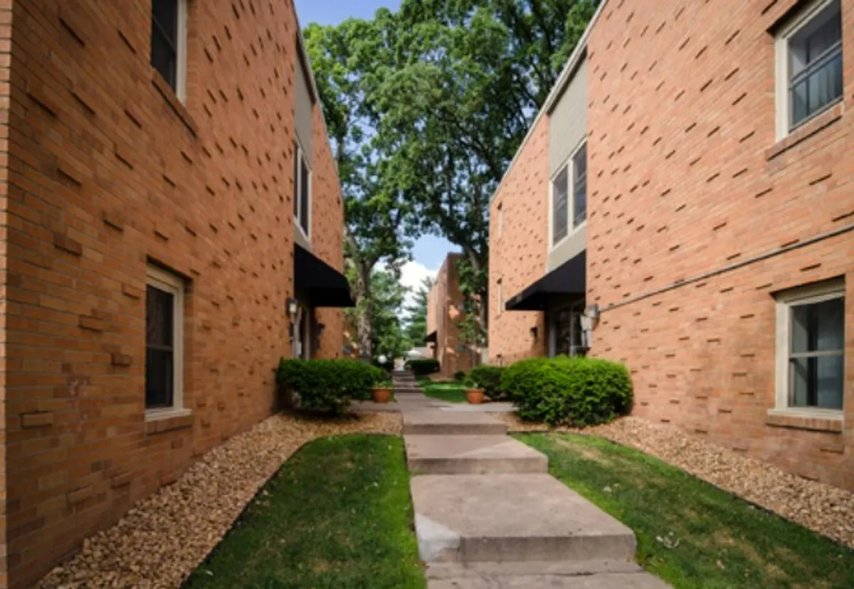 Primary Photo - Robinwood Apartments