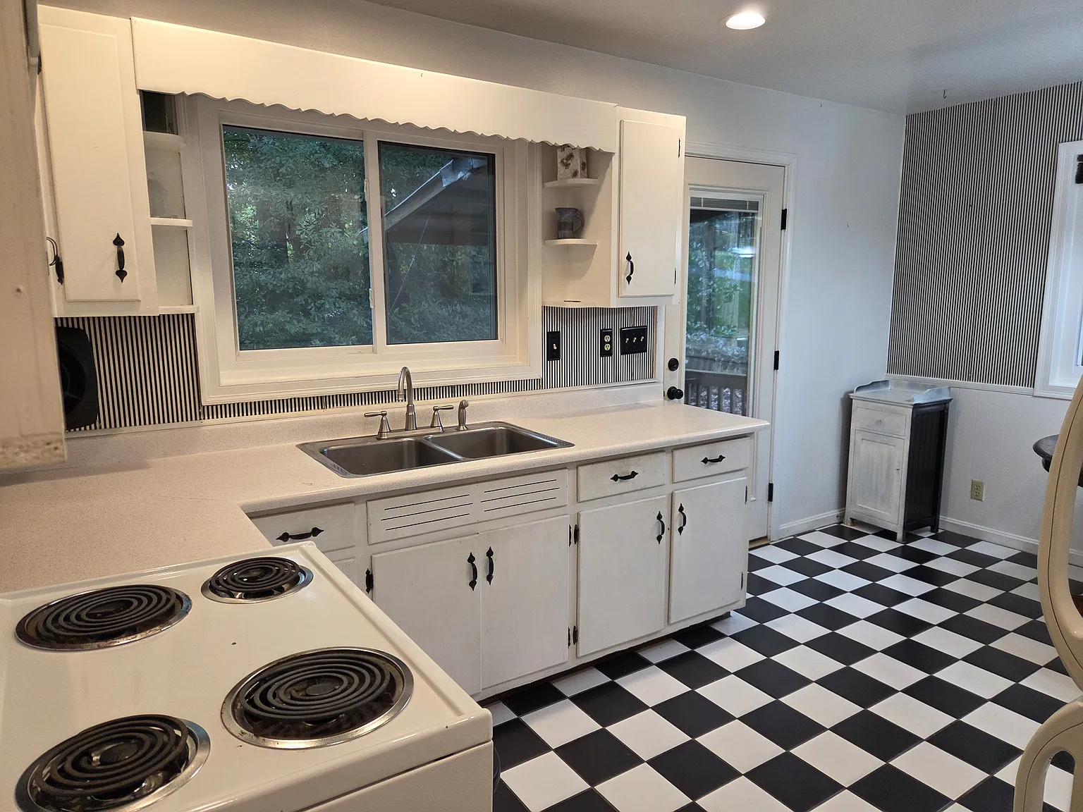 3 bed, 1800 sqft, $1,995 — Photo 3