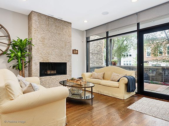 2nd image of 2217 N Leavitt St #1