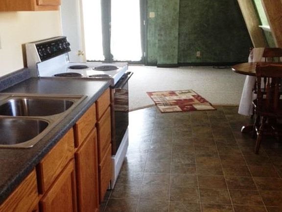 5th image of 179 Marshall Cir