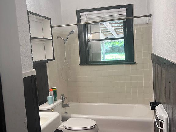 3rd image of 327 E Mayfield Blvd