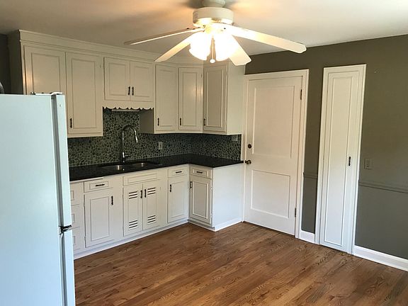Kitchen (has stainless steel appliances now)