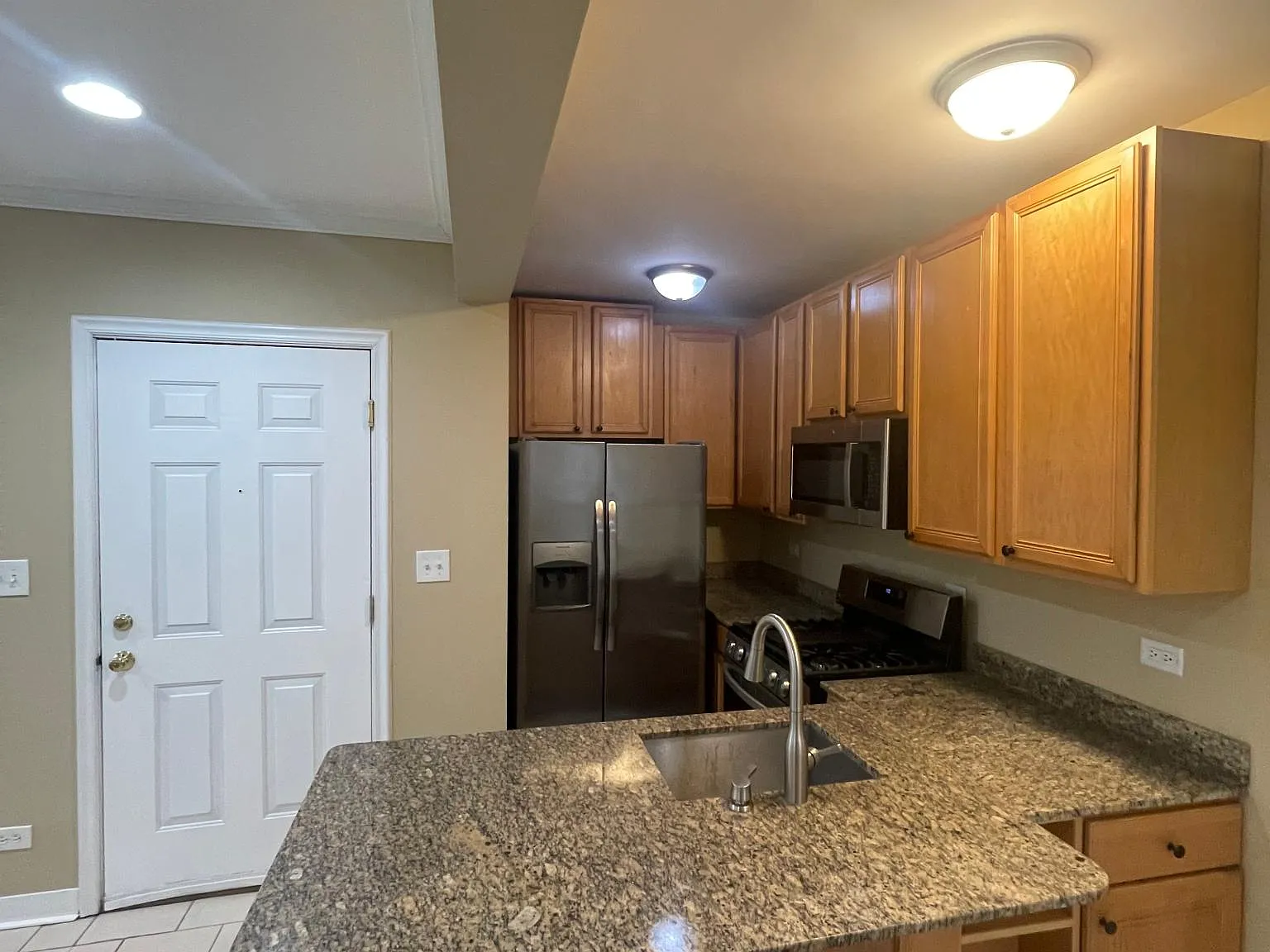 4 bed, 1900 sqft, $2,600 — Photo 2