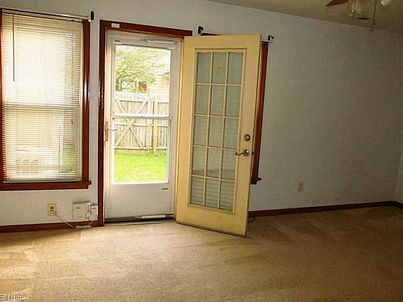 4th image of 1005 Wickford Ct