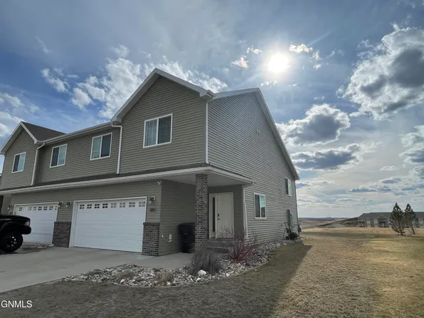 417 8th St NW, Watford City, ND 58854