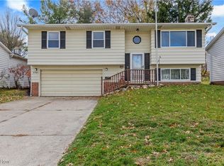 2701 Nottingham Dr, Parma, OH