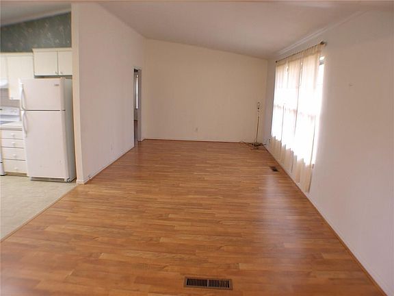 5th image of 12 Billingsley Dr