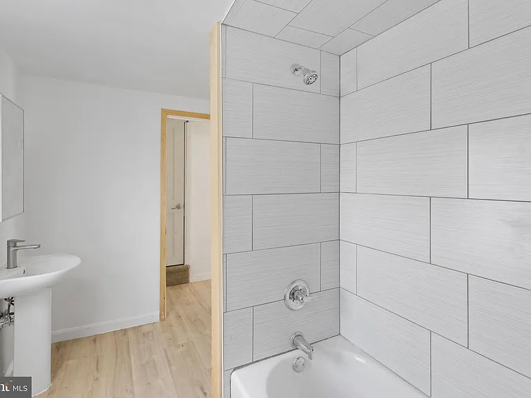 422 Prince St — Photo 18