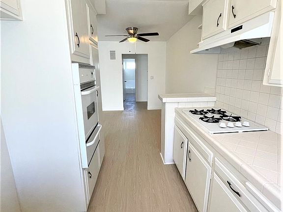 5th image of 7635 Hampton Ave #17