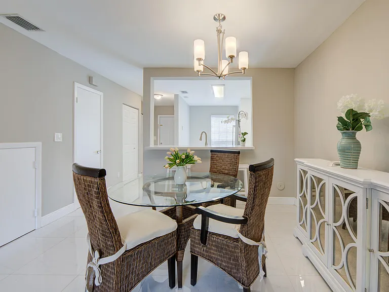 2900 Dorchester Ln #2900 — Photo 13