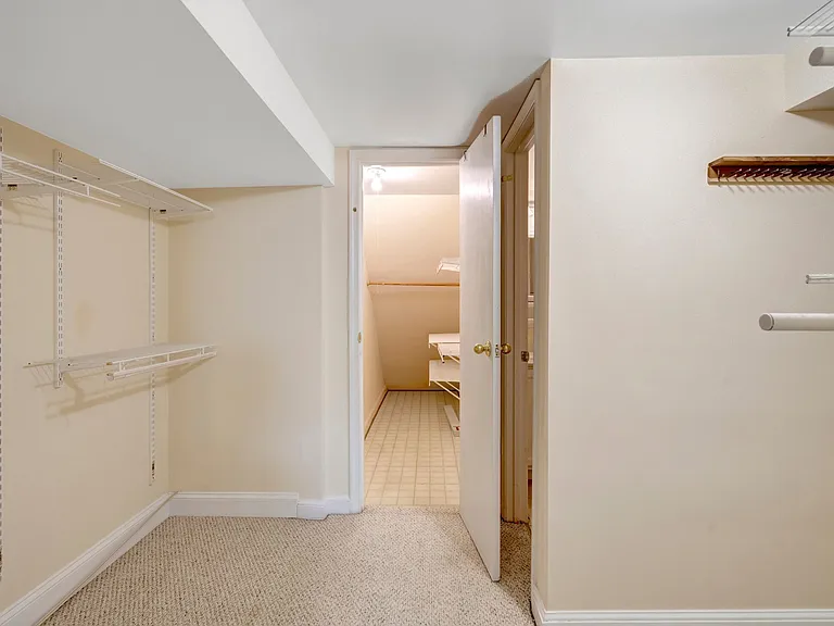 7030 Donna Cir — Photo 24