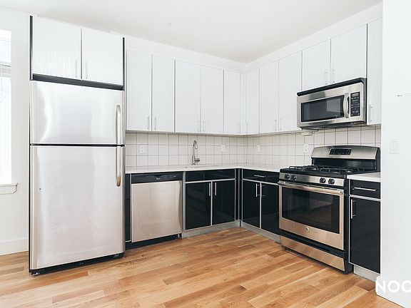 3rd image of 91 Varet St APT 3B