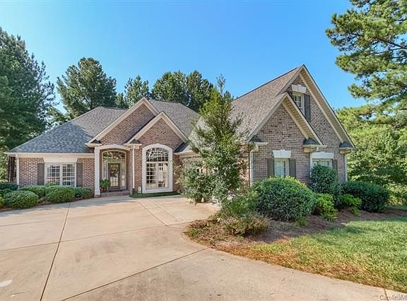 2nd image of 7260 Mahogany Ct