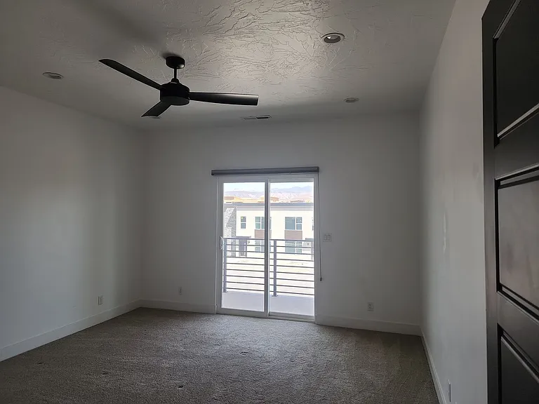 828 E Desert Cactus Dr — Photo 11
