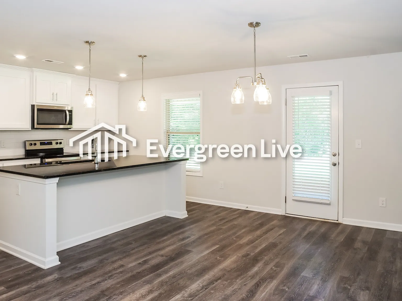 4 bed, 2.0 bath, 3078 sqft, $2,045 — Photo 4