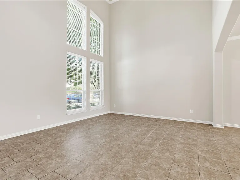 4904 Empire Way — Photo 9