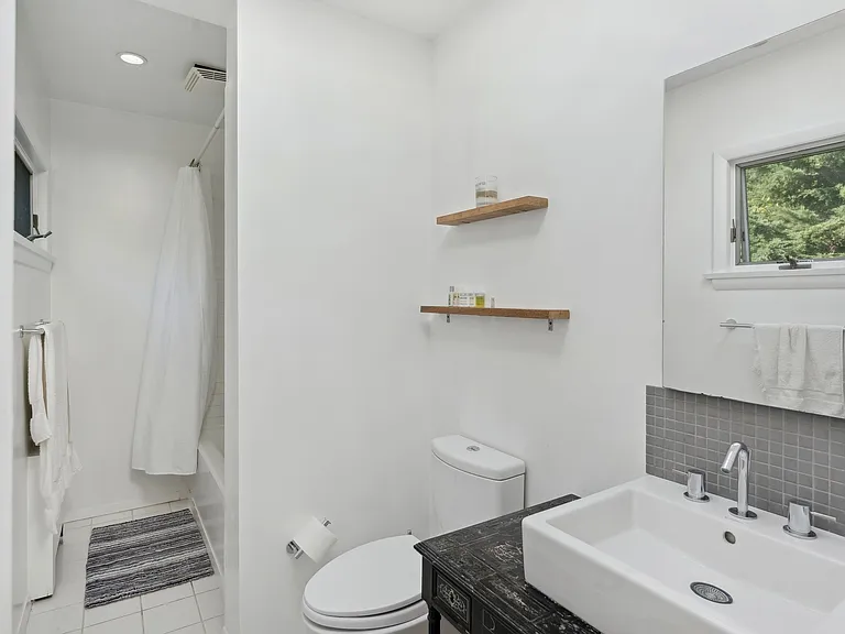 Manor Ln — Photo 9