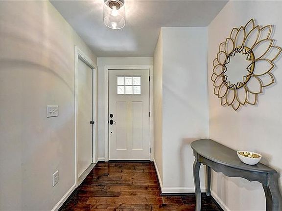 4th image of 255 Sheringham Dr