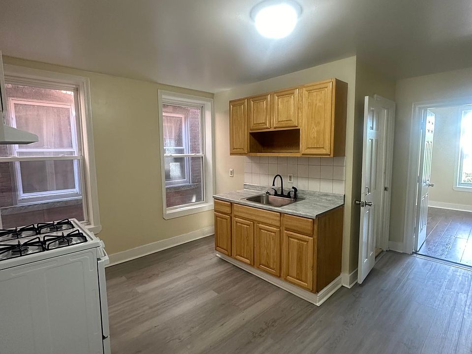 1st image of 256 Davenport Ave #C