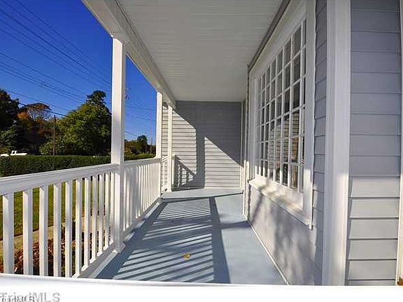 4th image of 413 E Gilbreath St