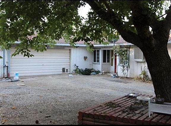 3rd image of 8519 Oak Terrace Ln