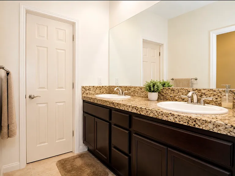 425 S Meadowbrook Dr S #106 — Photo 5
