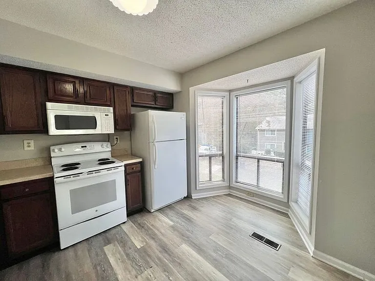 6011 Dixon Dr — Photo 7