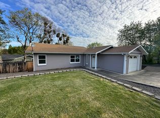 301 Elm St, Phoenix, OR 97535