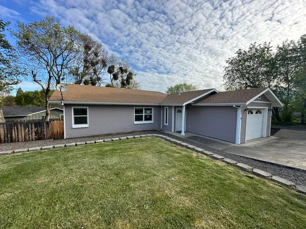 301 Elm St, Phoenix, OR 97535