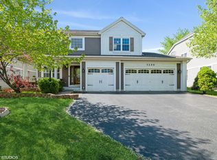 7255 Dada Dr, Gurnee, IL 60031