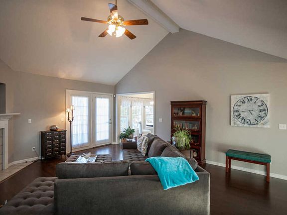 3rd image of 316 Bogard Ln