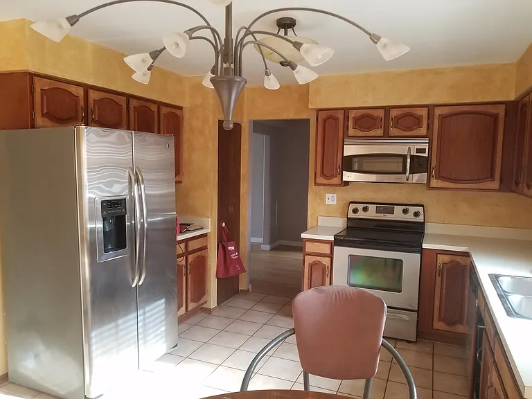33 Buchanan Ln — Photo 1