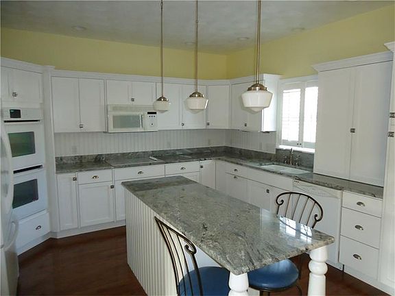 4th image of 1010 Innisbrook Dr
