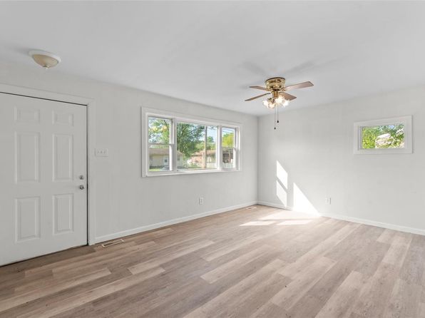 223 Cool Valley Dr, Fenton, MO 63026