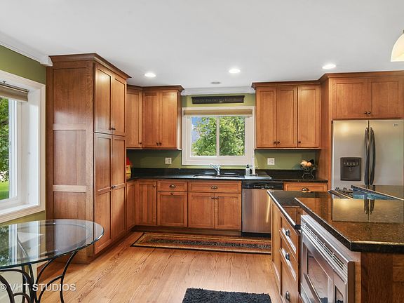 5th image of 41W385 Crestwood Dr
