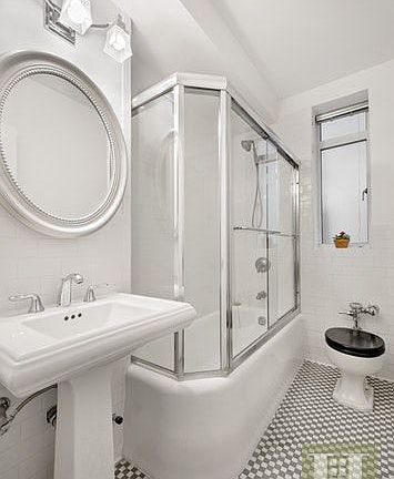 4th image of 25 Central Park W APT 3W