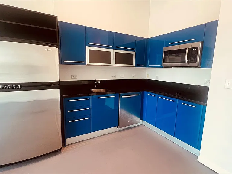 253 NE 2nd St #330 — Photo 3