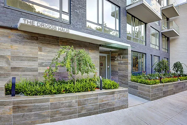 Sold by The Makler LLC | media 21