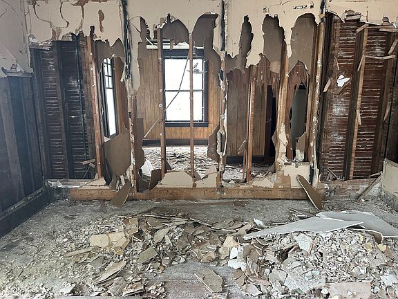 3rd image of 609 E Chandler Ave