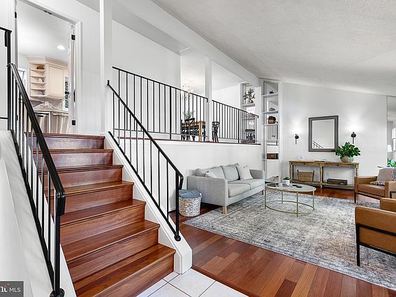 5th image of 6237 Wilmette Dr