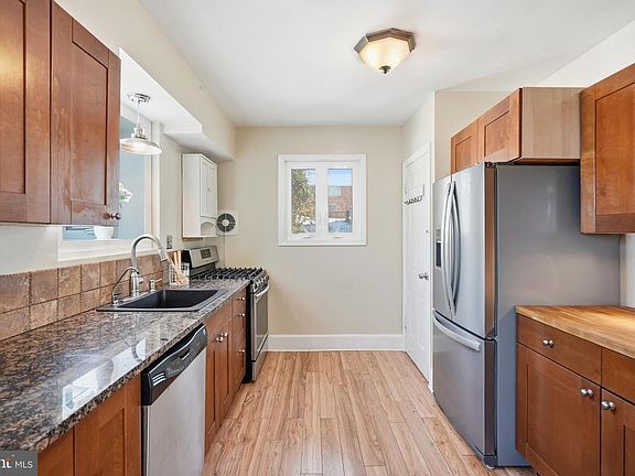 3rd image of 5820 Woodland Dr