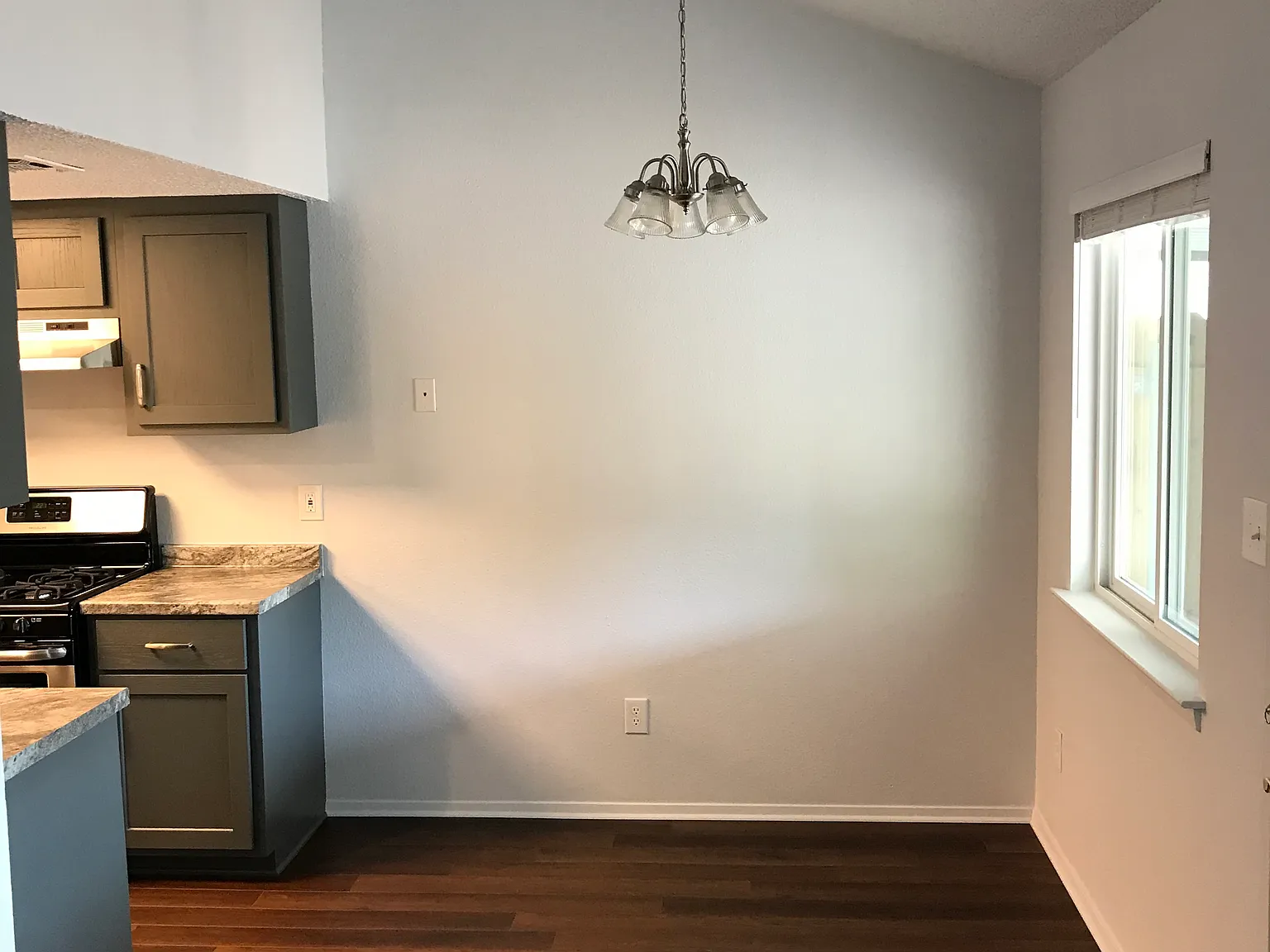 2 bed, 1.5 bath, 1000 sqft, $1,650 — Photo 3