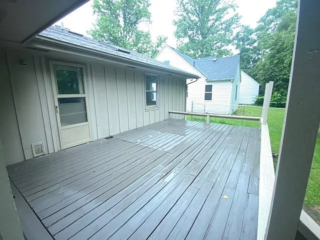 1100 Lindberg Rd — Photo 2