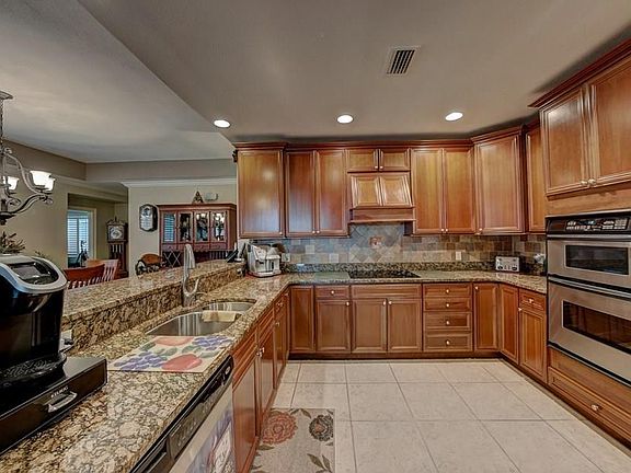 5th image of 110 Club House Dr Unit 202