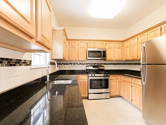 3rd image of 2 Silverbeech Ct #12981311